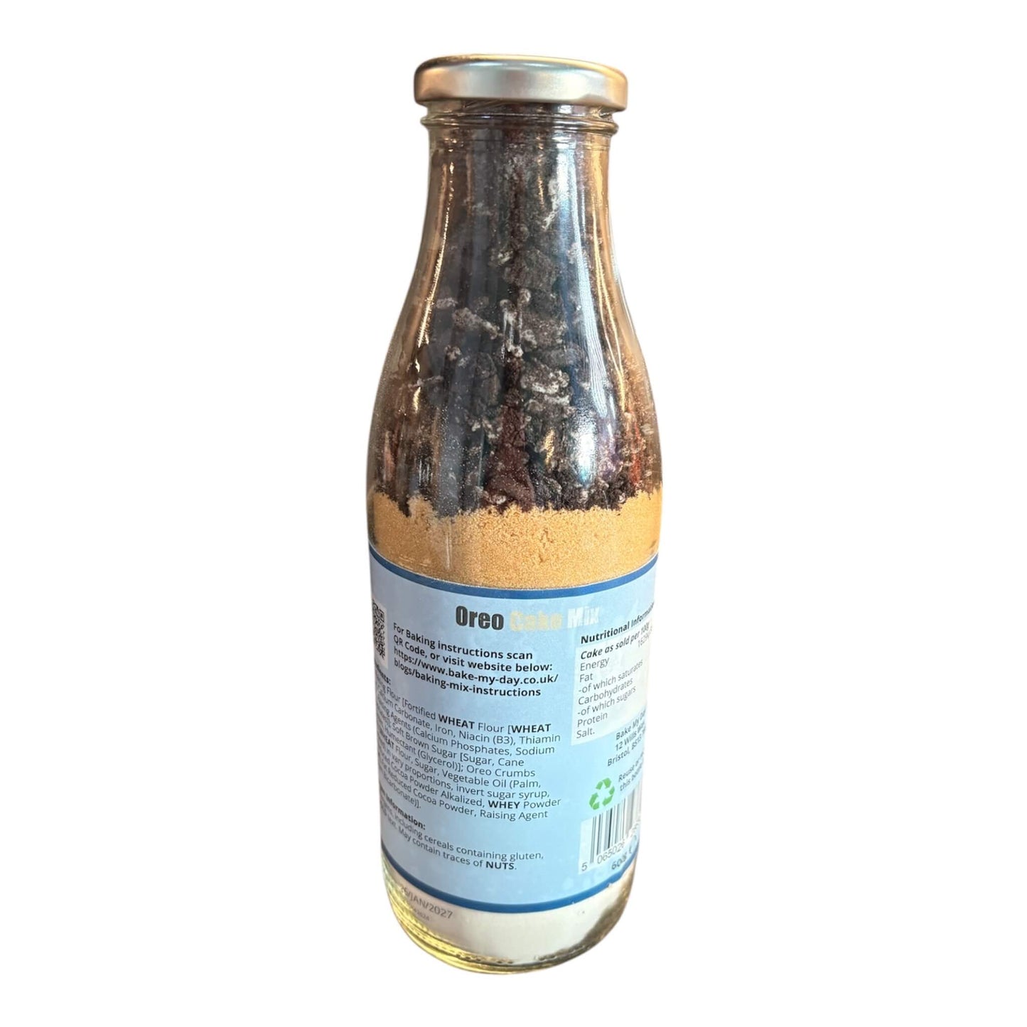 Oreo Cake Baking Mix Bottle – homemade cake mix with Oreo cookie pieces in a reusable glass jar. Easy bake-at-home kit UK.