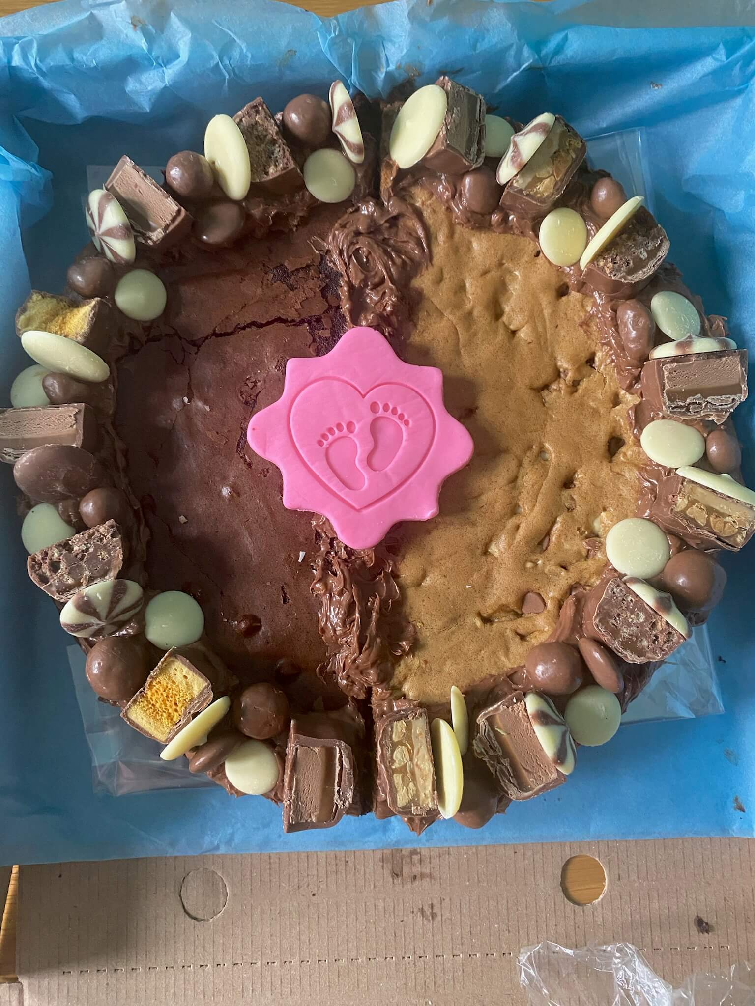 Bake My Day Celebration Brookie – personalised Baby Shower brookie, half cookie and half brownie, decorated with sweets and chocolates, perfect for baby shower celebrations, gifts, and custom party treats.