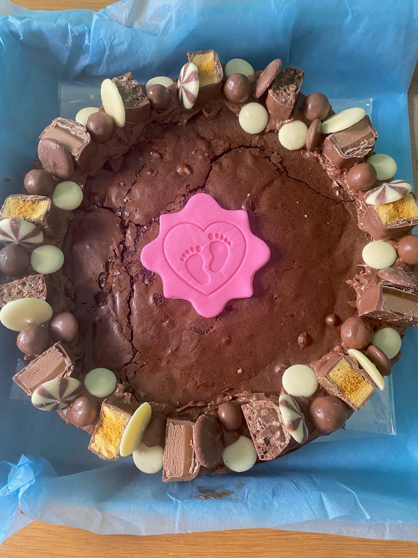 Bake My Day New Baby Celebration Brownie – personalised brownie with baby-themed centre and decoration, perfect for welcoming a new arrival or baby shower treats.