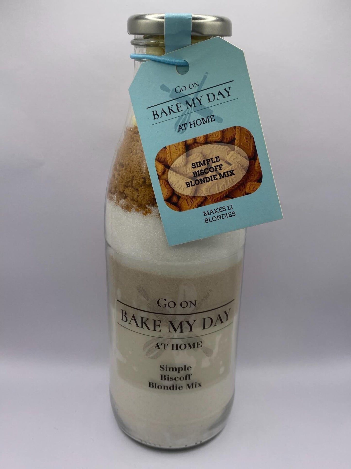 Biscoff Blondie Baking Mix Bottle – bake-at-home jar kit UK with pre-measured ingredients to make 12 soft, chewy homemade Biscoff blondies in a 9” x 9” tray