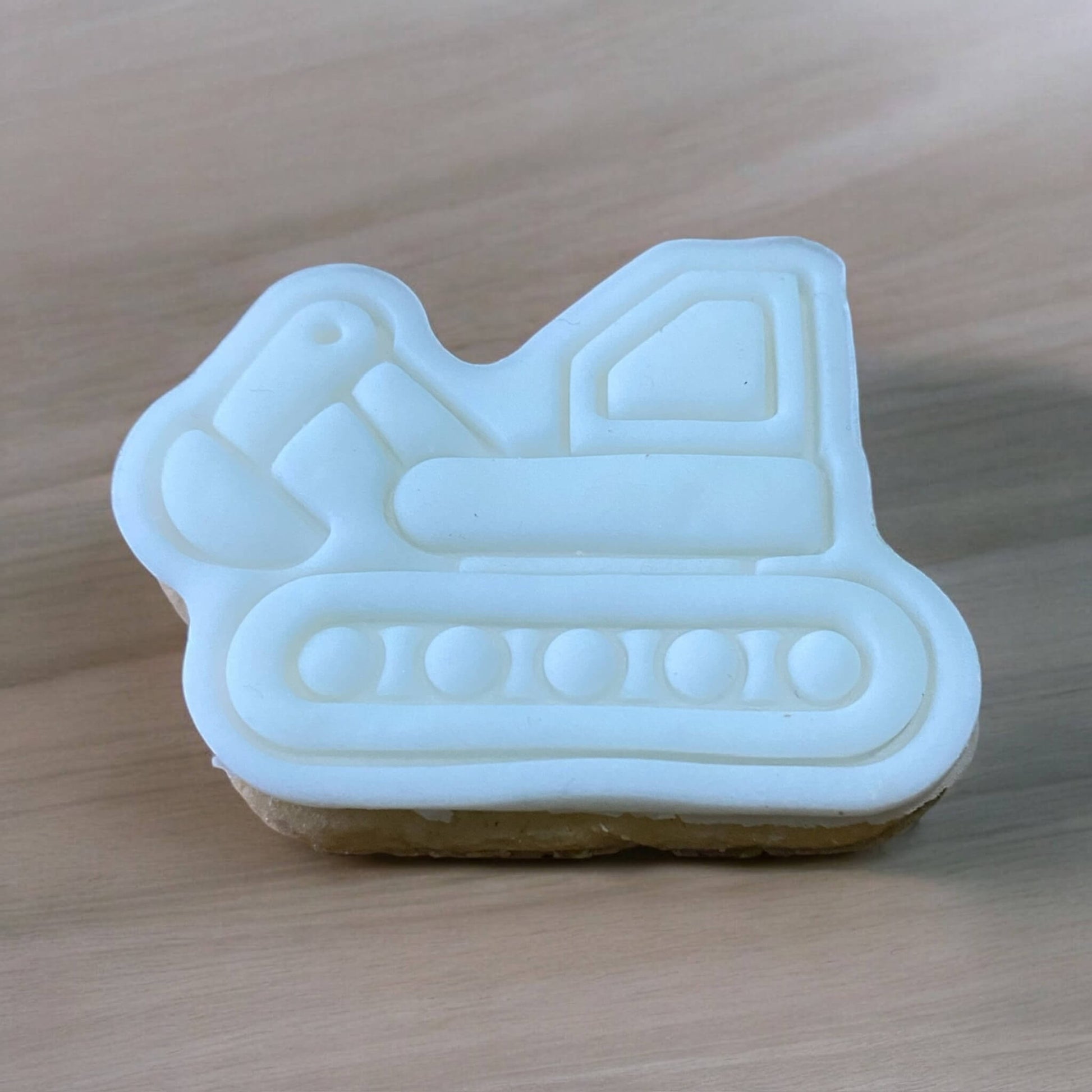 Digger Paint Your Own Cookie – digger-shaped iced biscuit with edible paint palette and brush, fun and creative kids’ baking activity or transport-themed party treat.