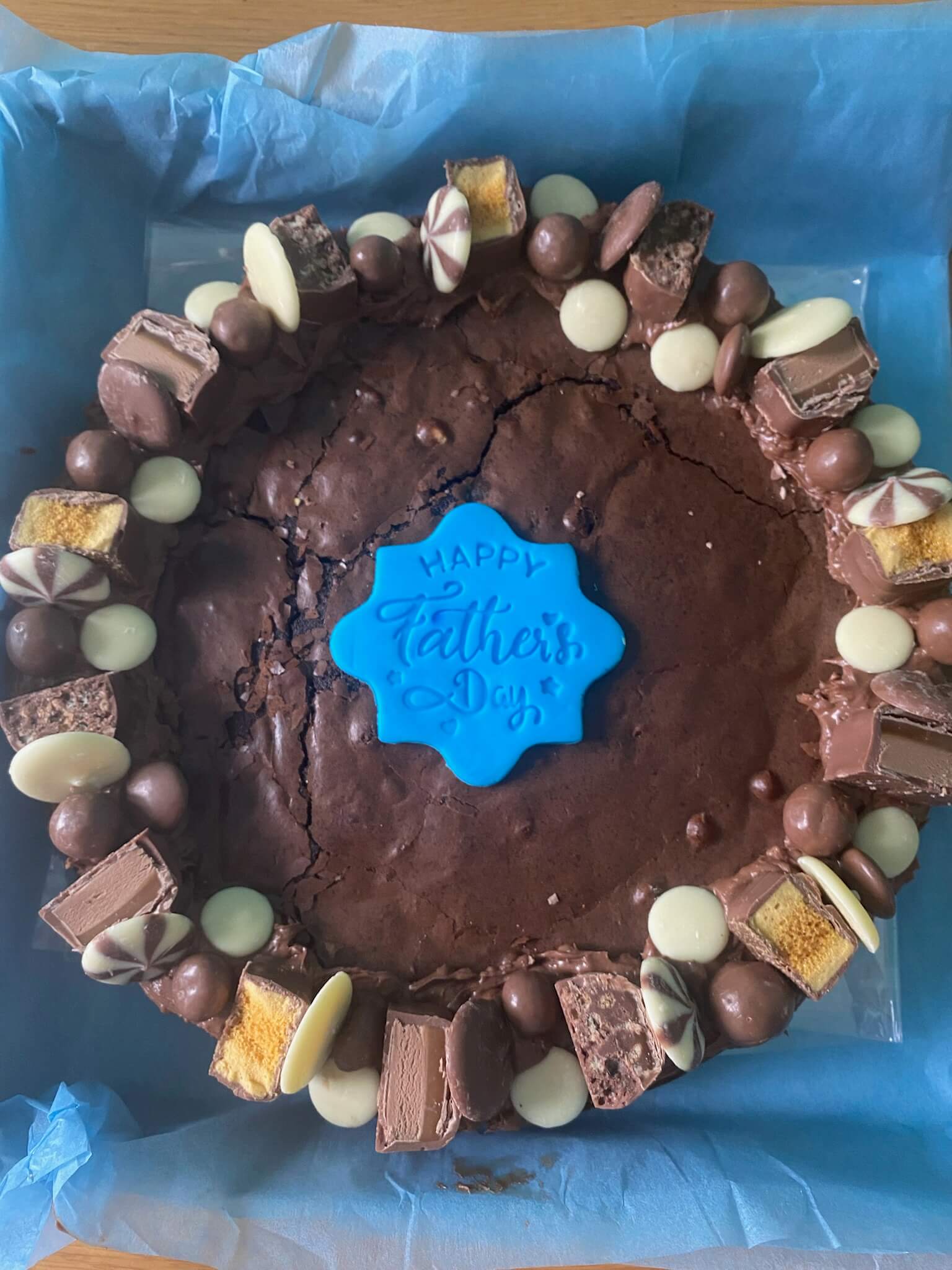 Bake My Day Father’s Day Celebration Brownie – personalised brownie with Father’s Day-themed centre and decoration, ideal for gifting and special treats.
