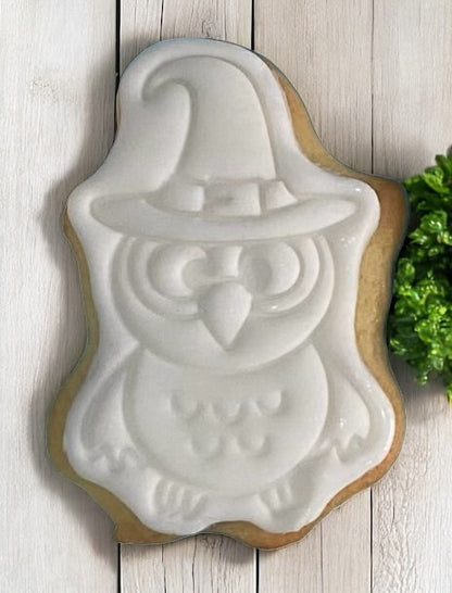Owl Paint Your Own Cookie – owl-shaped iced biscuit with edible paint palette and brush, spooky and fun kids’ Halloween baking activity or party treat.
