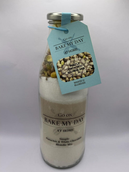 Pistachio & White Chocolate Blondie Baking Mix Bottle – bake-at-home jar kit UK with pre-measured ingredients to make 12 soft, chewy homemade Pistachio & White Chocolate blondies in a 9” x 9” tray