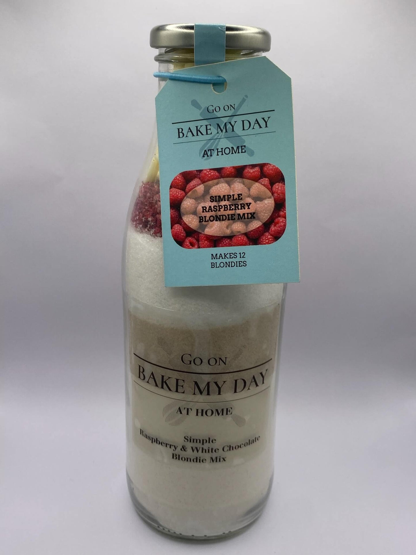 Raspberry & White Chocolate Blondie Baking Mix Bottle – bake-at-home jar kit UK with pre-measured ingredients to make 12 soft, chewy homemade Raspberry & White Chocolate blondies in a 9” x 9” tray