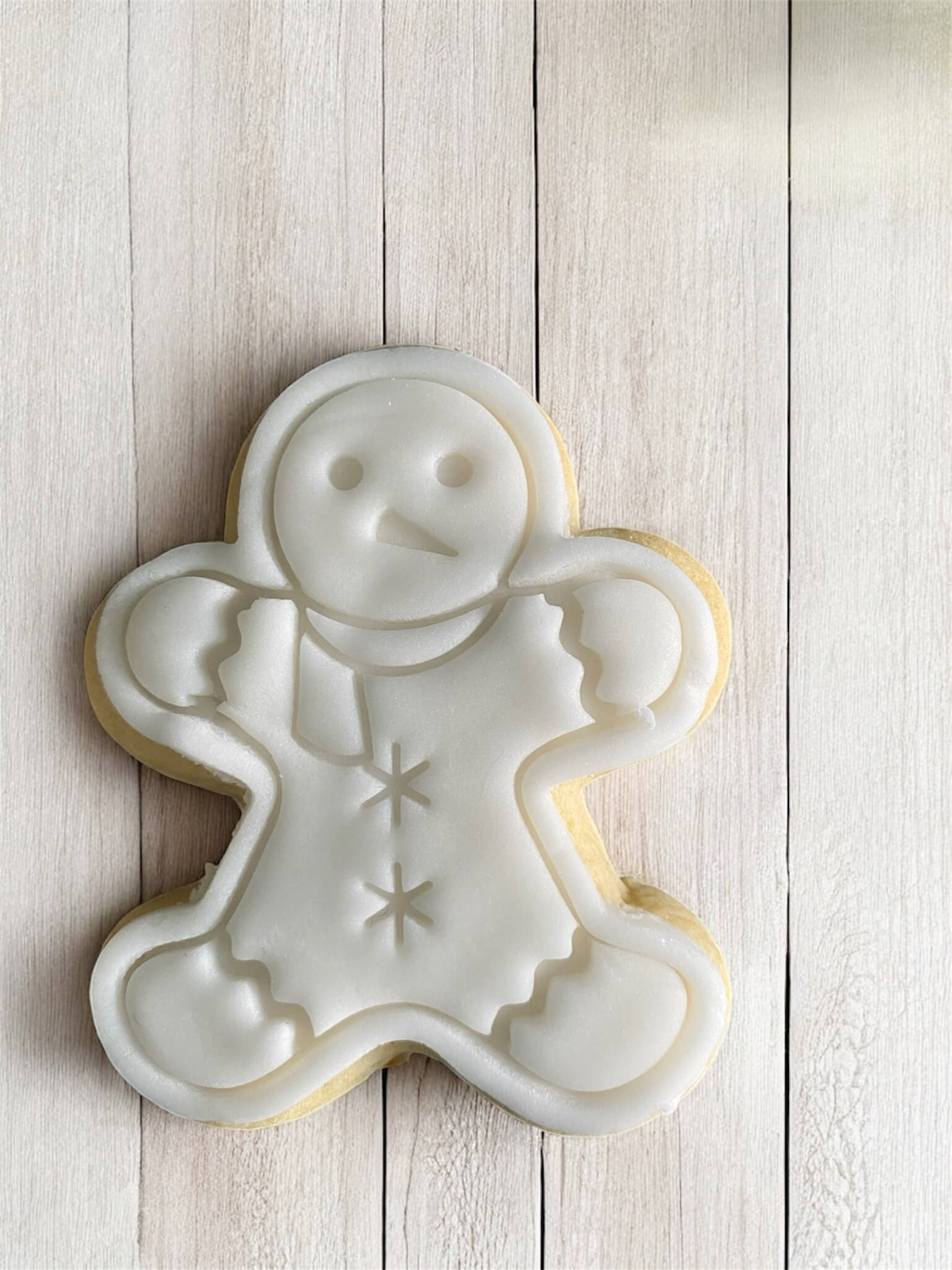 Snowman Paint Your Own Cookie – snowman-shaped gingerbread biscuit with edible paint palette and brush, fun and creative kids’ baking activity or holiday party treat.