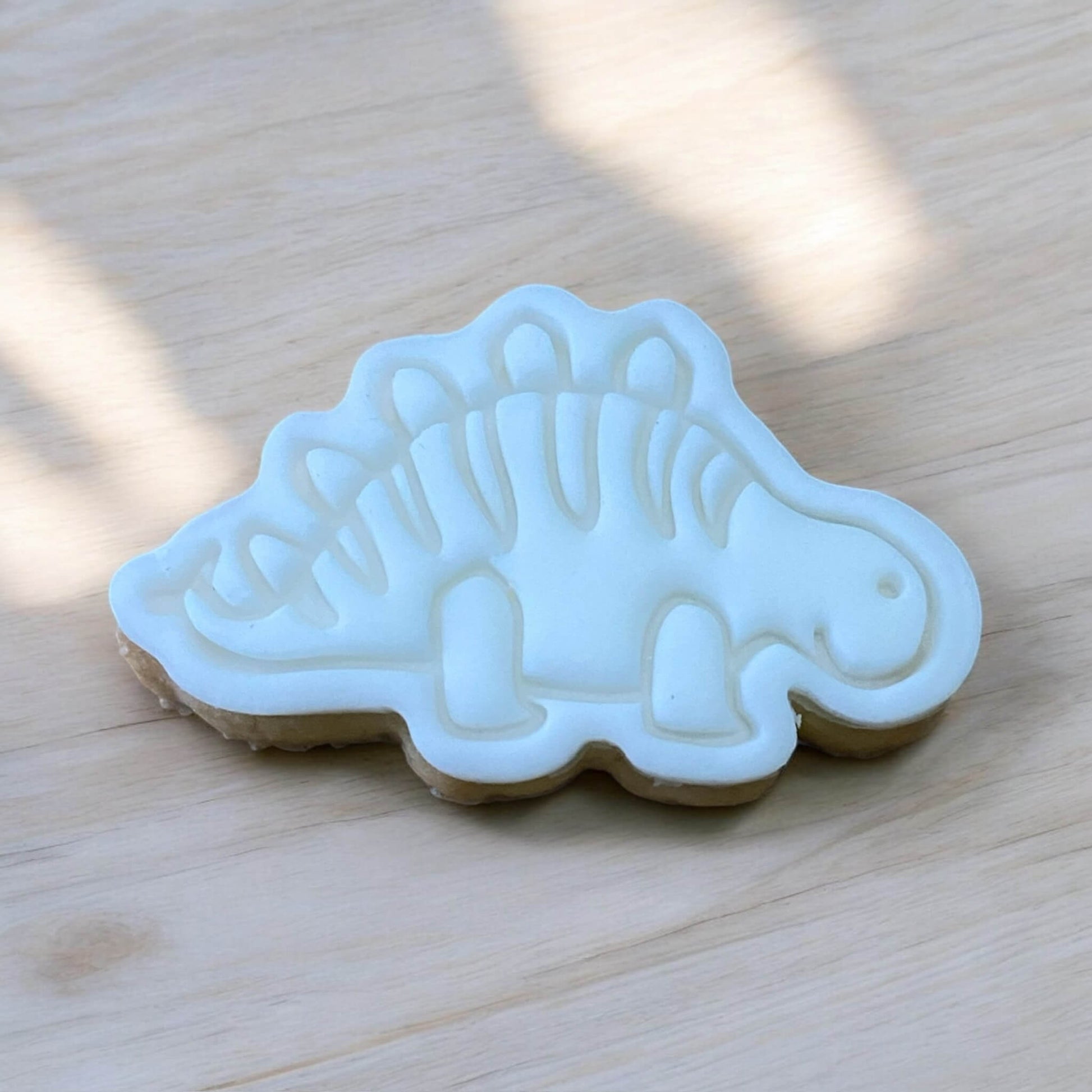 Stegosaurus Paint Your Own Cookie – iced dinosaur biscuit with edible paint palette and brush, creative kids’ activity and fun party treat.