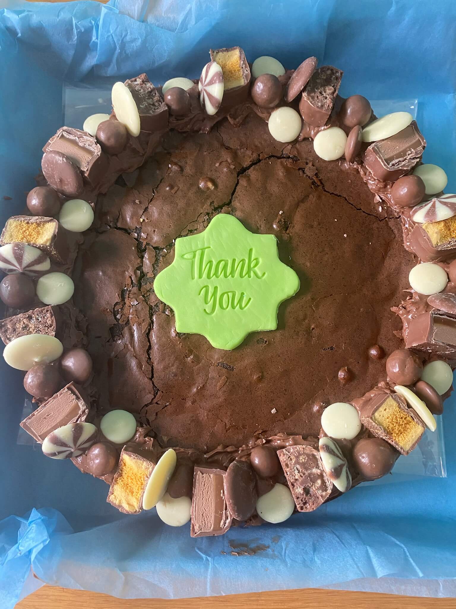 Bake My Day Teacher Thank You Celebration Brownie – personalised brownie with teacher appreciation-themed centre and decoration, ideal for gifting and classroom celebrations.