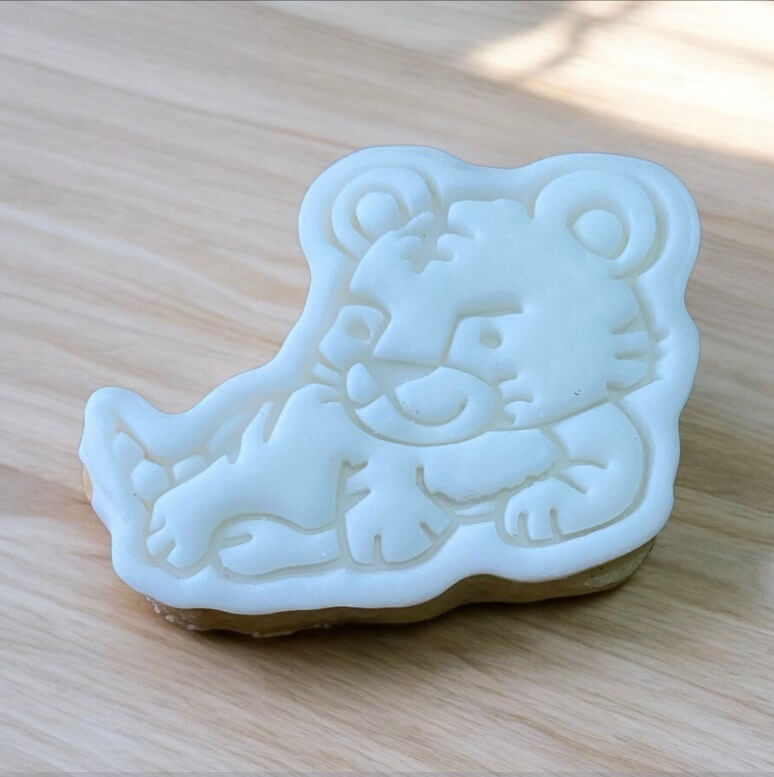 Tiger Paint Your Own Cookie – striped tiger-shaped iced biscuit with edible paint palette and brush, fun and creative kids’ baking activity or party treat.