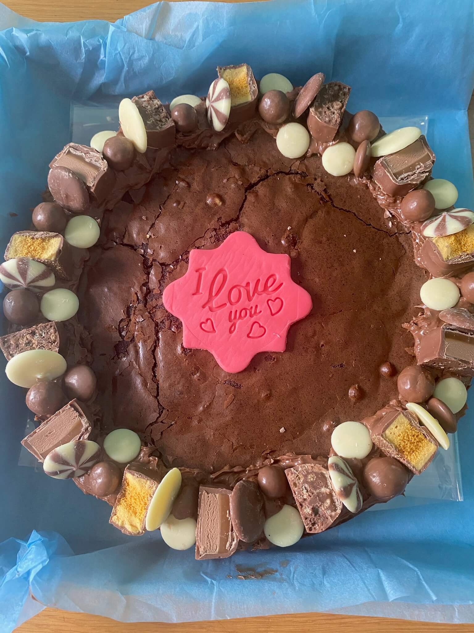 Bake My Day Valentine’s Day Celebration Brownie – personalised brownie with love-themed centre and decoration, perfect for gifts, parties, and romantic treats.