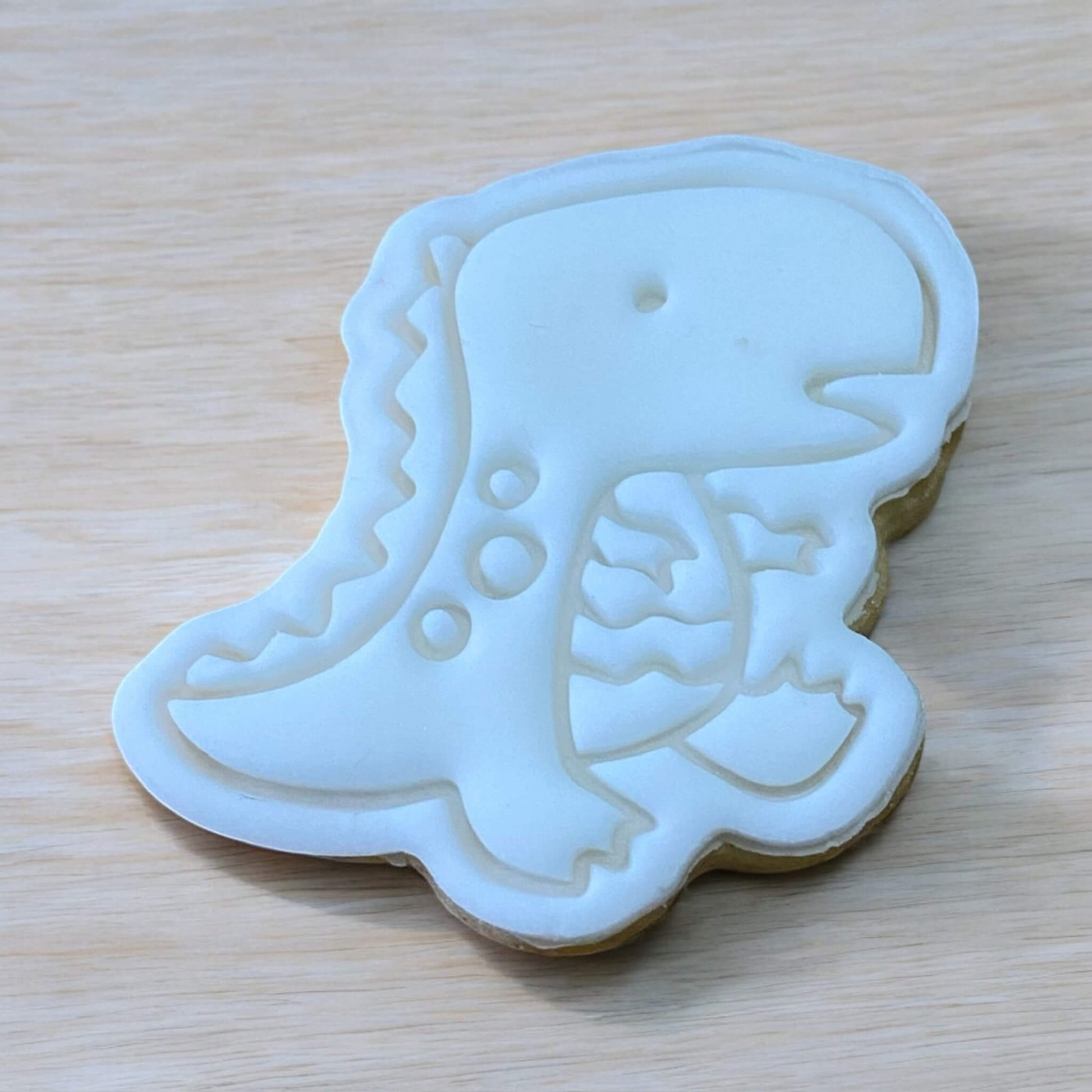 Velociraptor Paint Your Own Cookie – dinosaur shaped iced biscuit with edible paint palette and brush, fun kids’ baking activity and creative party treat.
